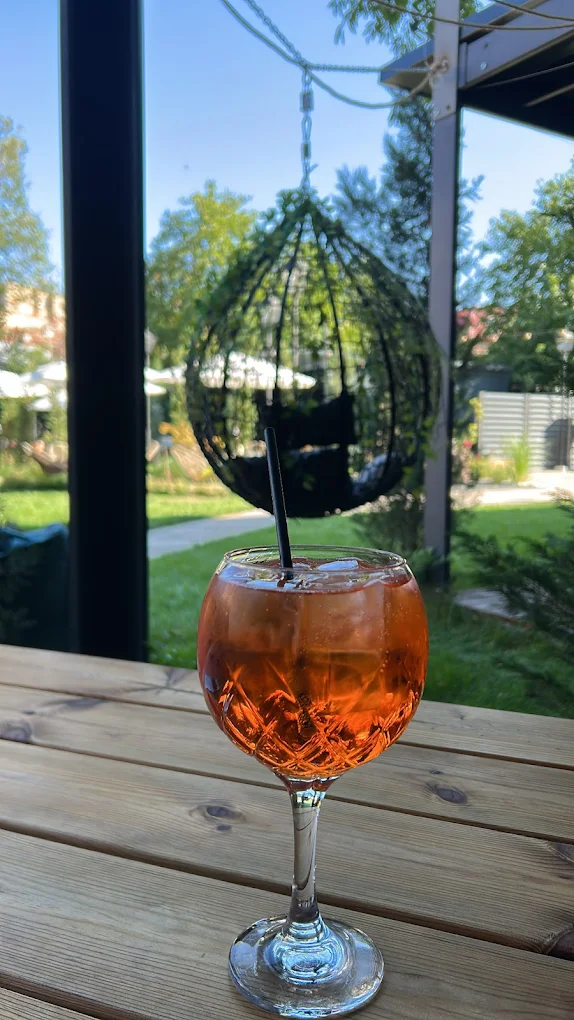 Happy Hour: 17:00 – 19:00